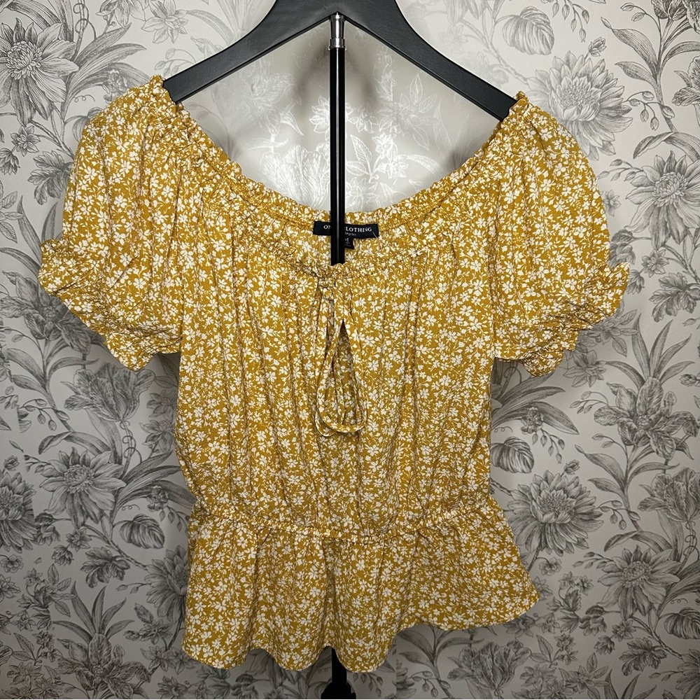 NWT One Clothing Los Angeles Yellow Floral Off-The-Shoulder Puff Sleeve Top - M